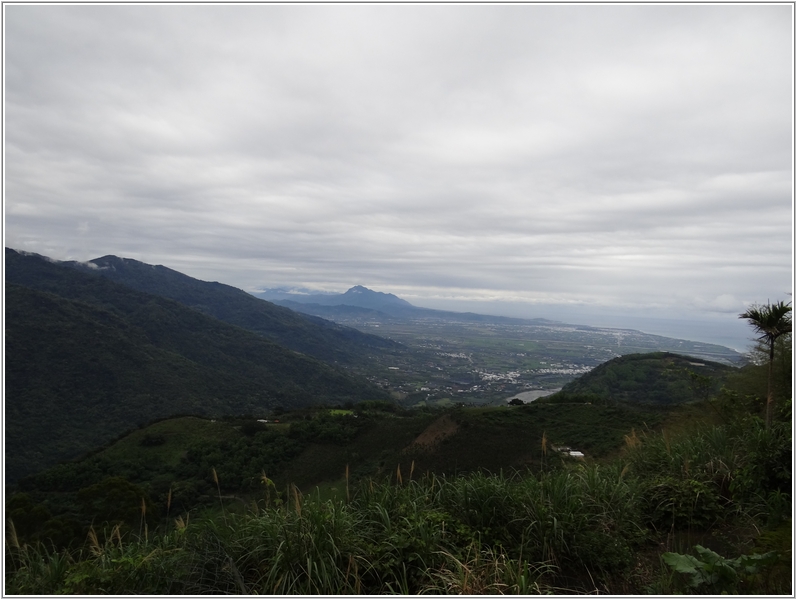 2012-03-13 09-50-42樂山休閒農場觀景台遠眺台東市.JPG